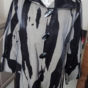 Red Coral Stylish Black and Khaki Women's Coat NWT P2P 22 Length 30